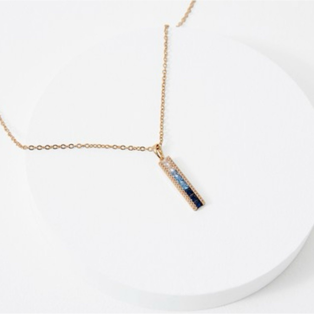 NWOT Vince Camuto Blue Ombré CZ Necklace